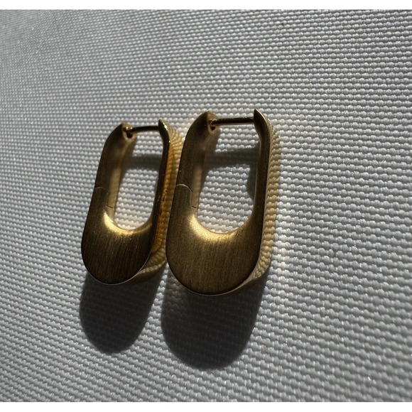 NEW! Dean Davidson Crosby Huggie Hoop Earrings Signature Brushed Gold $130 - Picture 6 of 10